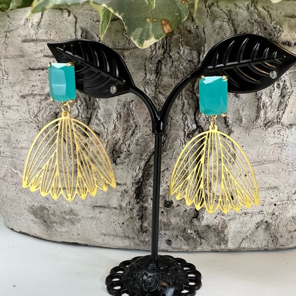 Delicate Flirty Floral Brass Earrings - Elegant Delicate Boho Chic Earrings - Picture 13 of 15